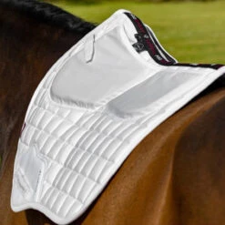 LeMieux ProSorb Close Contact Square Pad -Equestrian Supplies Shop IT01264 LeMieux.ProSorb.Close .Contact.Square White Lifestyle